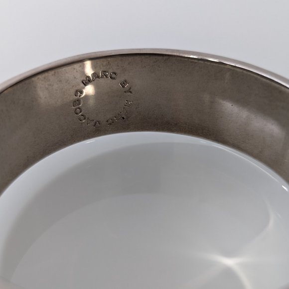 Marc by Marc Jacobs Cream Silver Owl Bangle - Picture 4 of 4